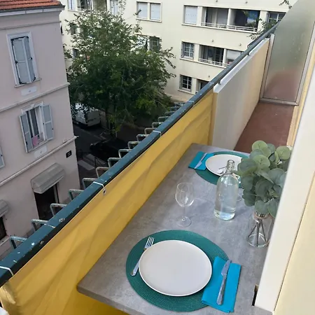 Апартаменты Antibes, A Vos Pieds Антиб