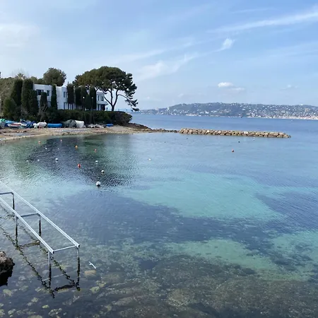 Antibes, A Vos Pieds *
